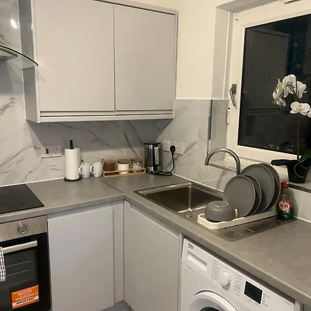 Jay3 Suites - Modern, Spacious & Charming One Bedroom Apartment In Dagenham